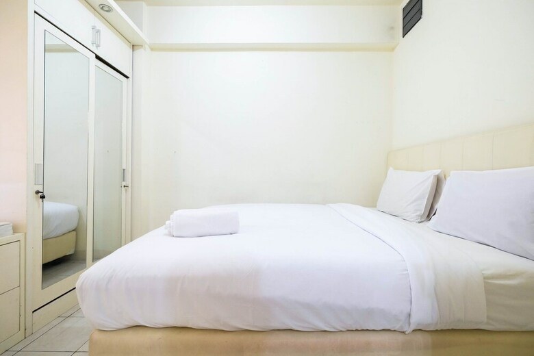 Elegant 2br Green Pramuka Apartment