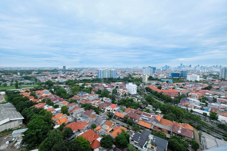 Elegant 2br Green Pramuka Apartment