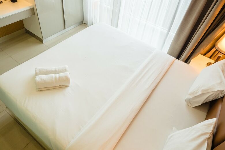 Luxurious 1br At Dago Suites Apartment
