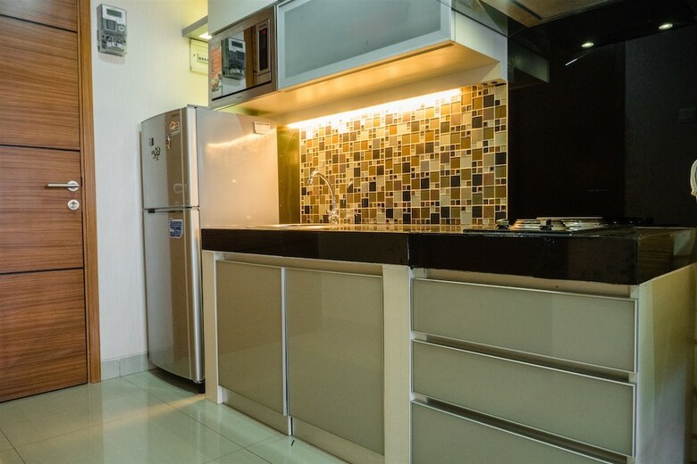 Luxurious 1br At Dago Suites Apartment