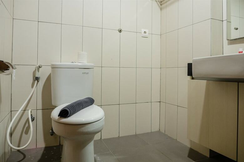 Luxurious 1br At Dago Suites Apartment