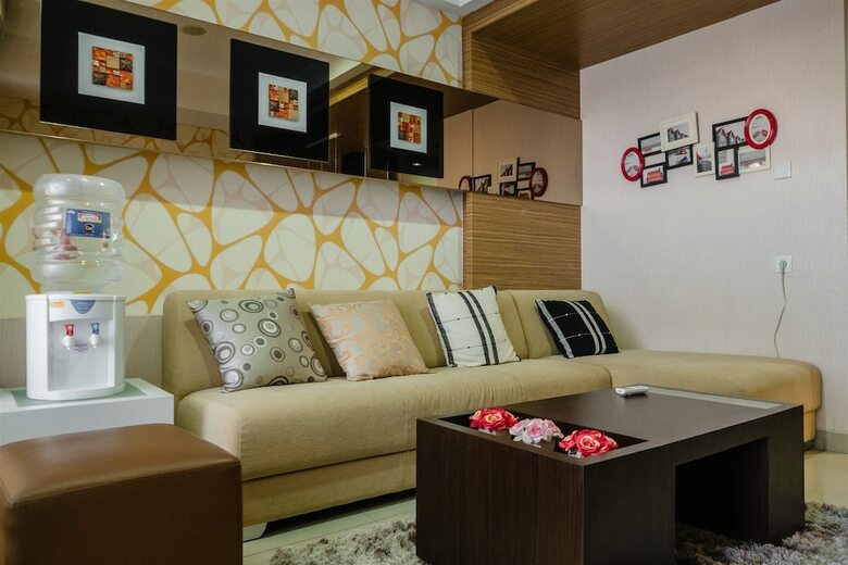 Luxurious 1br At Dago Suites Apartment