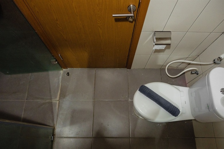 Luxurious 1br At Dago Suites Apartment