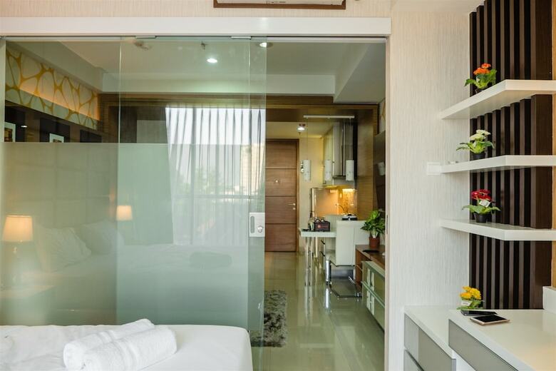 Luxurious 1br At Dago Suites Apartment