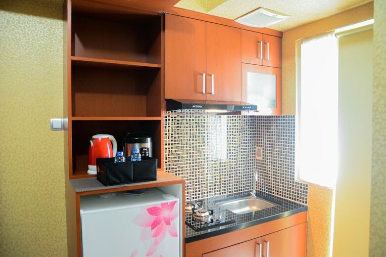 Parquette Studio Green Lake Apartment Near Ciputat