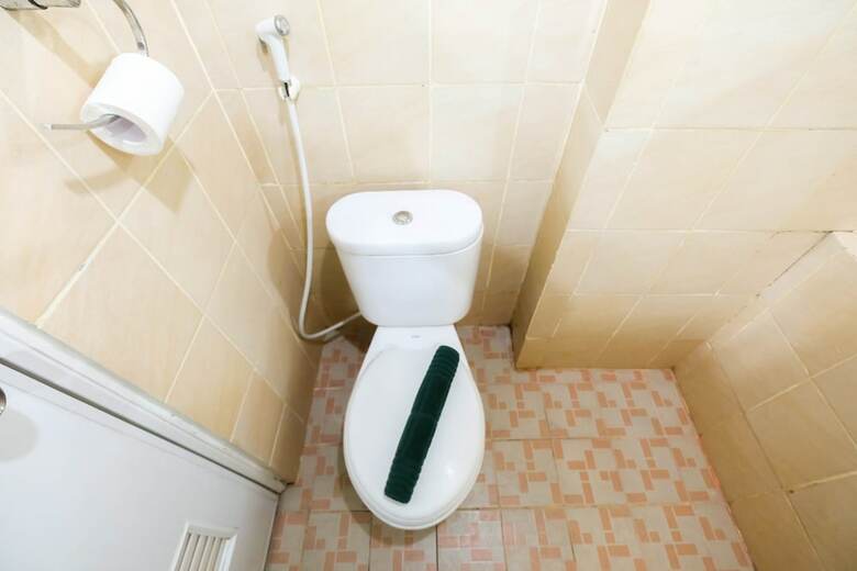 Cozy Studio With City View Green Pramuka City Apartment