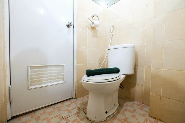 Cozy Studio With City View Green Pramuka City Apartment