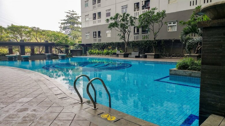 Cozy Studio With City View Green Pramuka City Apartment