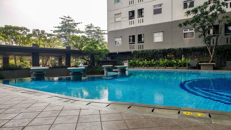 Cozy Studio With City View Green Pramuka City Apartment