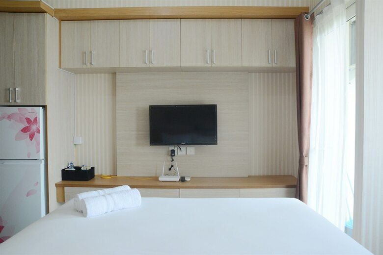 Minimalist Studio The Oasis Apartment Cikarang