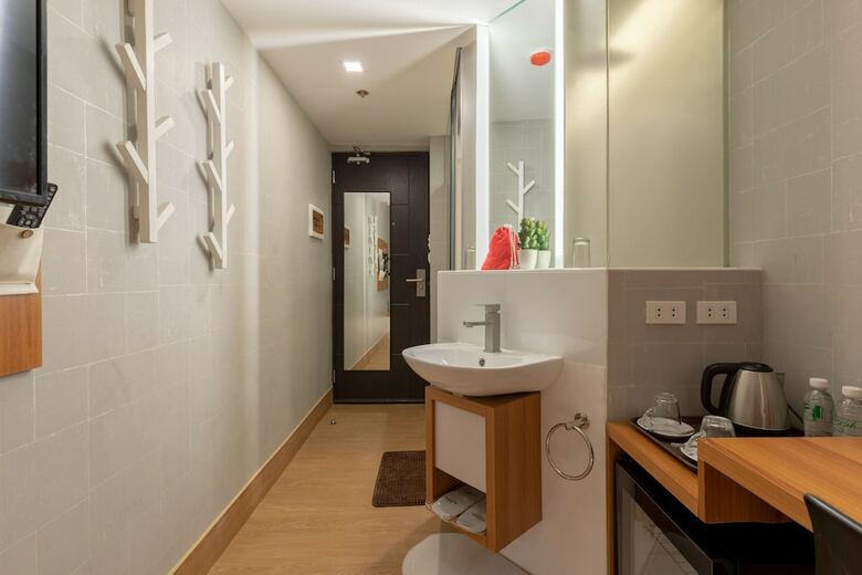 Hotel Zen Rooms Selah Pods Pasay