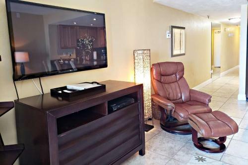Apartamentos Sunglow Resort 305 - One Bedroom Condo