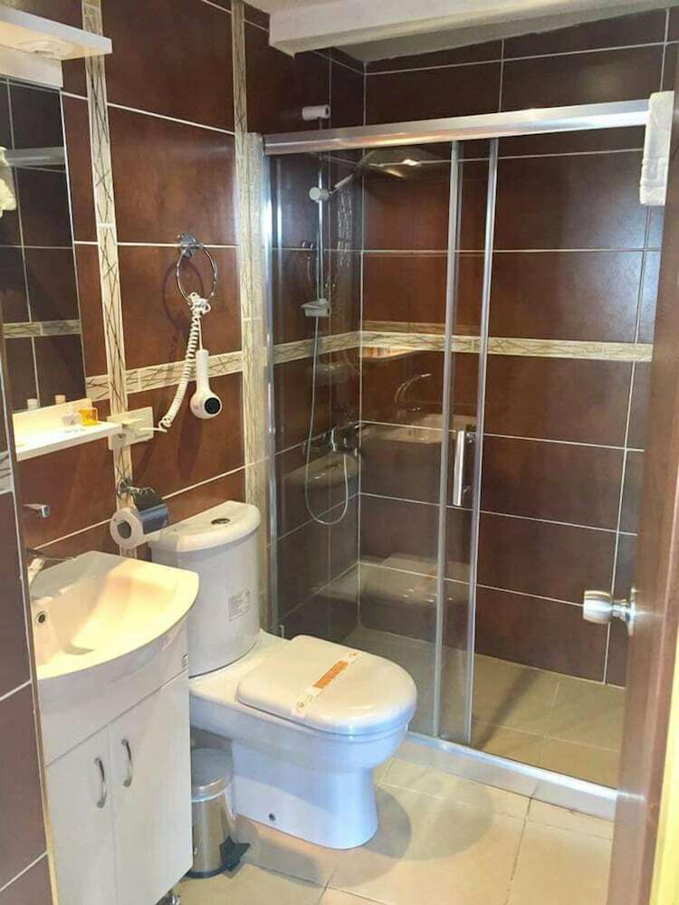 Hotel Karyola Otel - Caters To Men