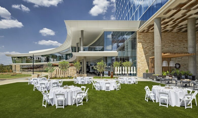 Hotel Live By Loews, Arlington, Tx