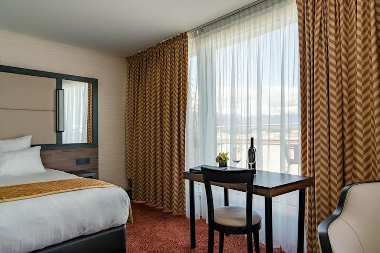 Nash Suites Airport Hotel