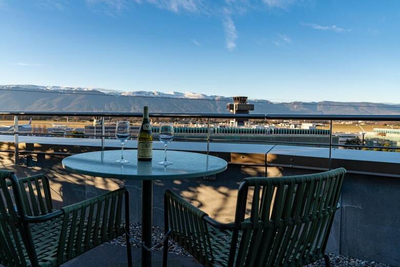 Nash Suites Airport Hotel