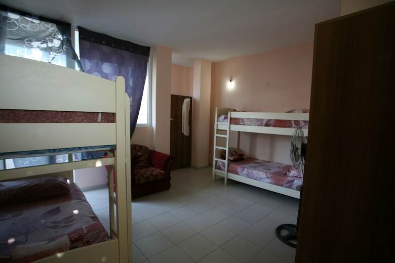 Hostal Bulldog Hostel & Club