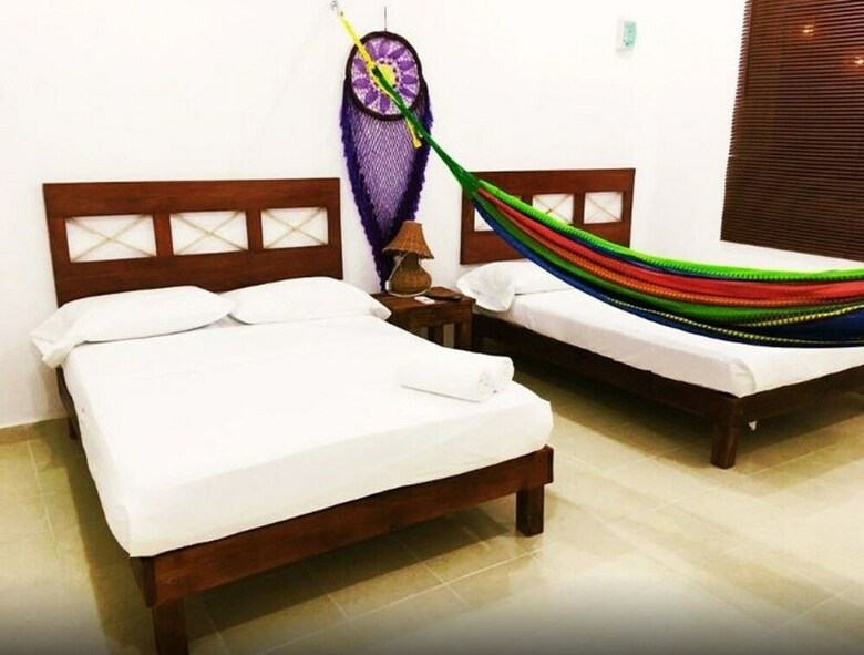Hotel Flamingos Hostel