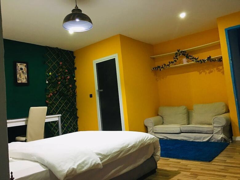 Hostal Blue And White House