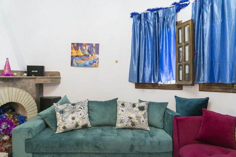 Hostal Blue And White House