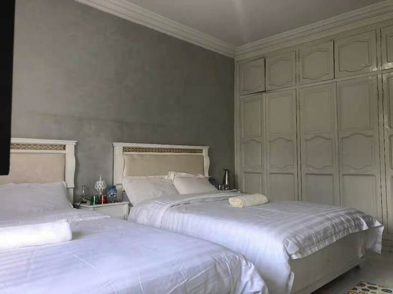 Hostal Blue And White House
