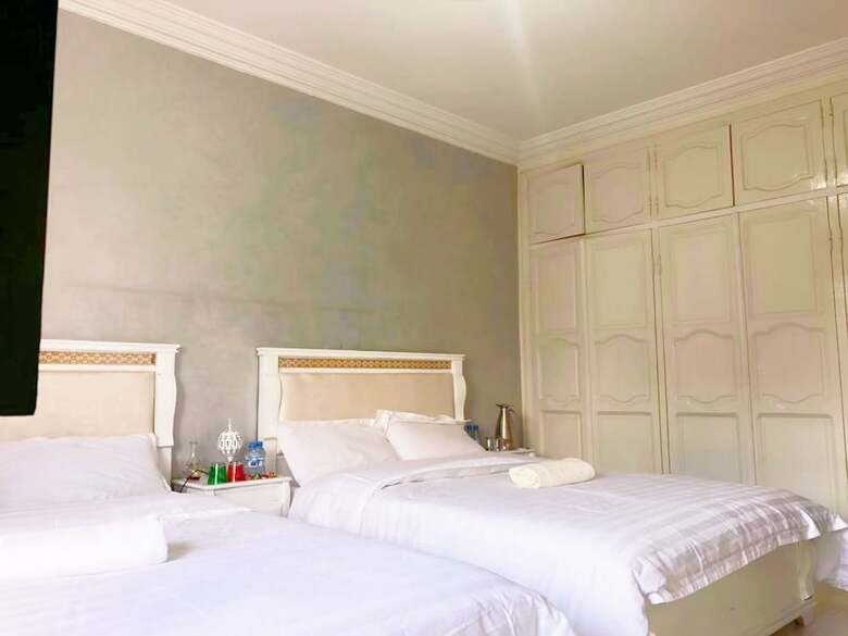 Hostal Blue And White House