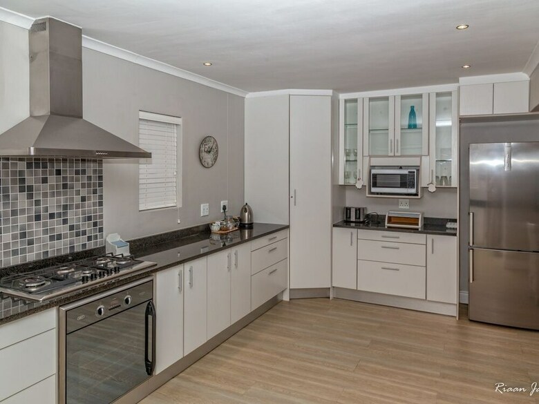 Gansbaai Seafront Holiday House: Ons C-huis