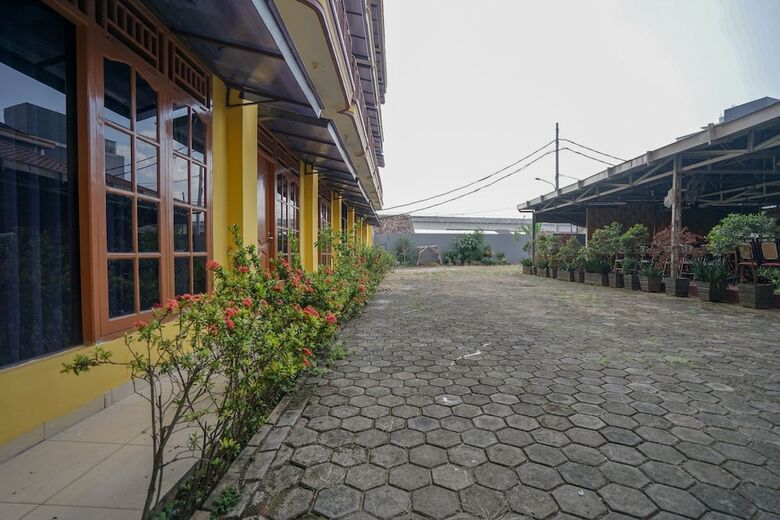 Hotel Oyo 335 Wisma Empat Lima Syariah