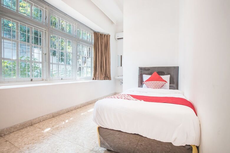 Hostal Oyo 332 Residence G17