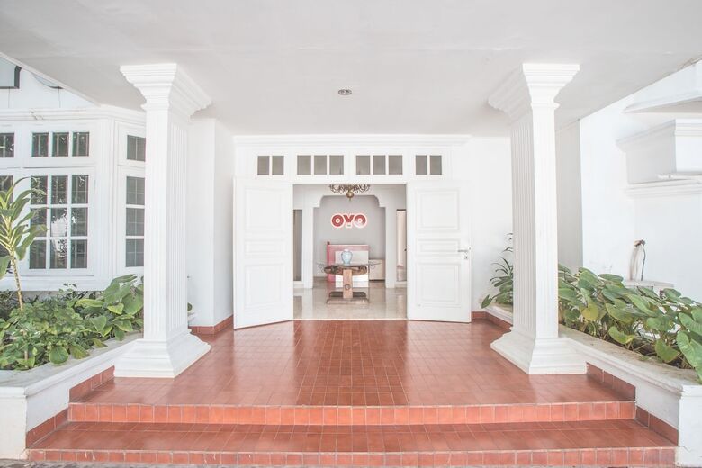 Hostal Oyo 332 Residence G17