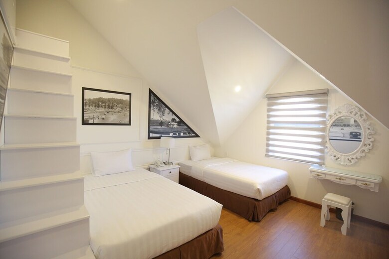 Tea Leaf Hotel 2