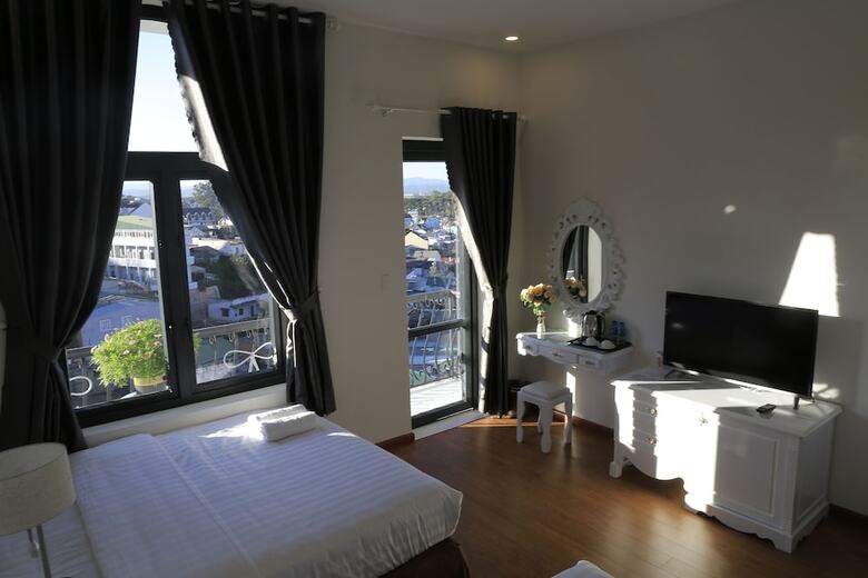 Tea Leaf Hotel 2