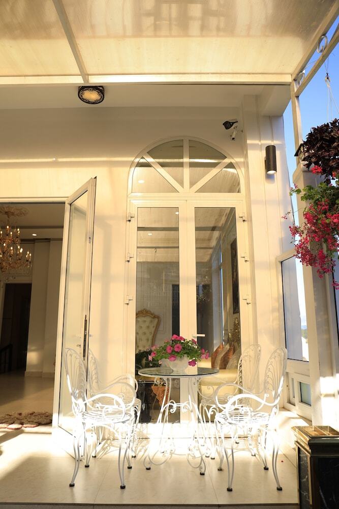 Tea Leaf Hotel 2