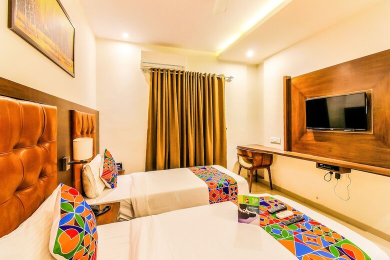 Fabhotel Empire Suites