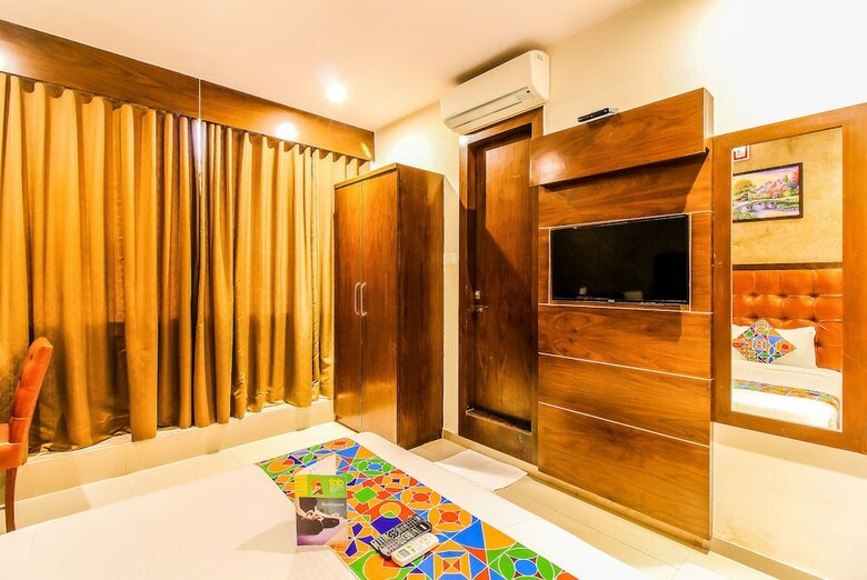 Fabhotel Empire Suites