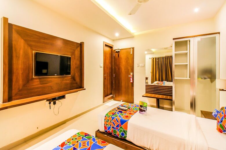 Fabhotel Empire Suites