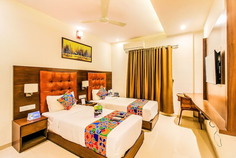 Fabhotel Empire Suites
