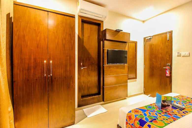 Fabhotel Empire Suites