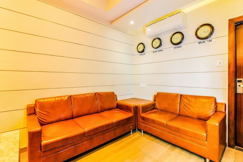 Fabhotel Empire Suites