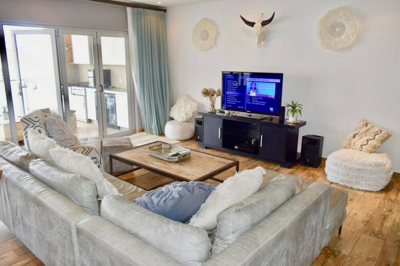 3 Bedroom House In Bantry Bay
