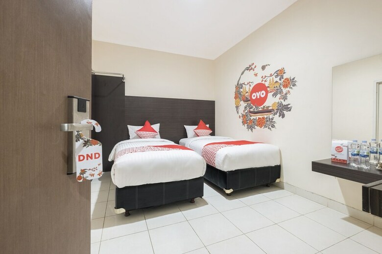 Hostal Oyo 317 New Legend Hotel
