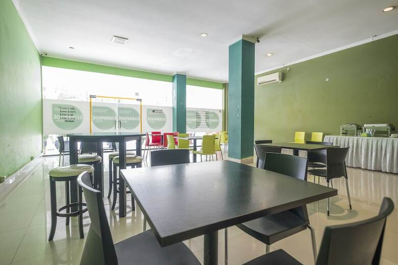 Hostal Oyo 317 New Legend Hotel