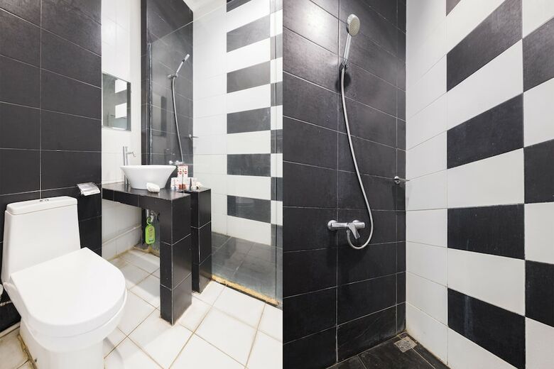 Hostal Oyo 317 New Legend Hotel