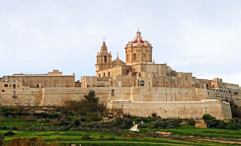 Seafront Lux Apartment Wt Pool, Upmarket Area
