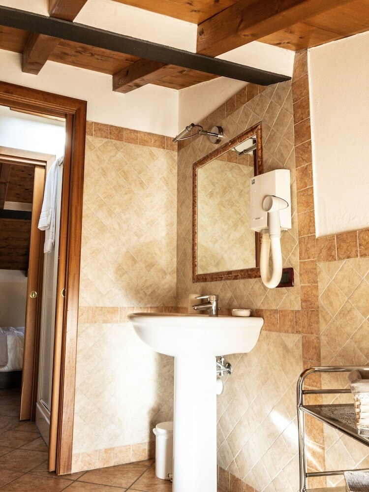 Hotel Le Finestre Su Borghetto