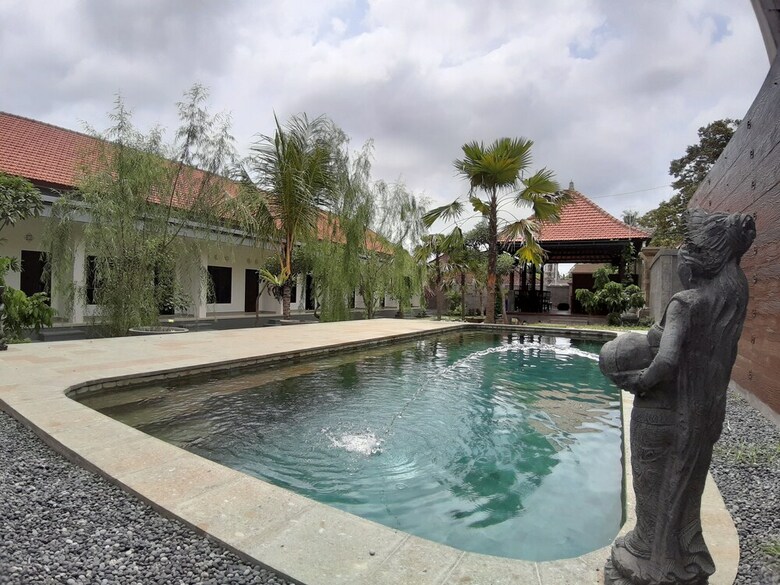 Bed & Breakfast Adil Villa And Resort