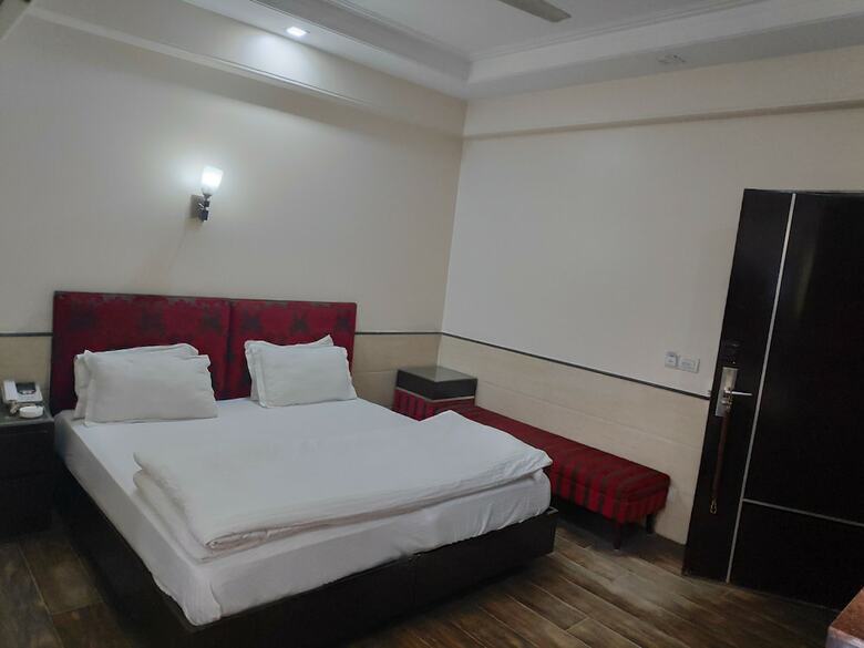 Hotel Aadhar