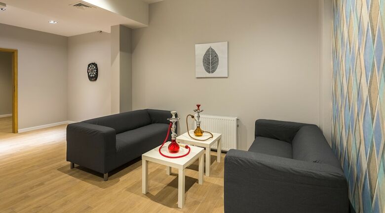 Apartments With Event Space & Jacuzzi