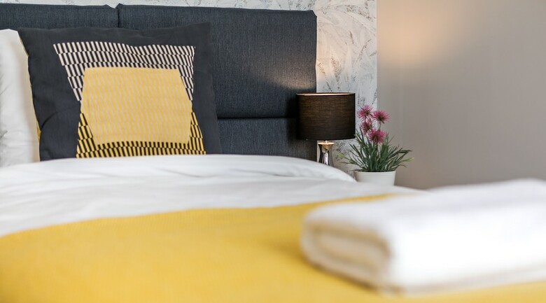 Apartments With Event Space & Jacuzzi