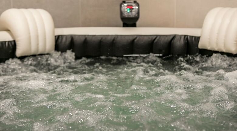 Apartments With Event Space & Jacuzzi